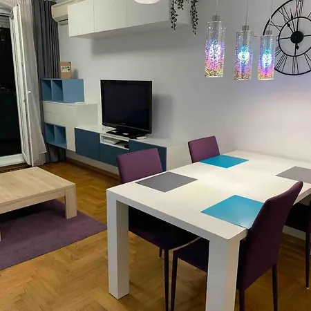 Close To Center Big Terrace Tram Garage Parking Place Fast Wifi Super King Size Bed Grocery 1min Apartment *