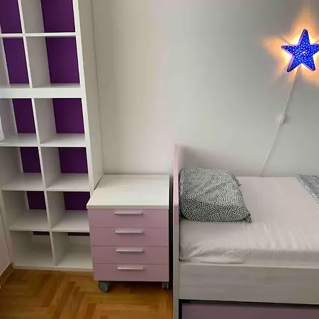 Close To Center Big Terrace Tram Garage Parking Place Fast Wifi Super King Size Bed Grocery 1min * Zagreb