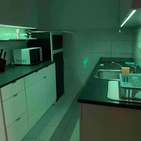Close To Center Big Terrace Tram Garage Parking Place Fast Wifi Super King Size Bed Grocery 1min