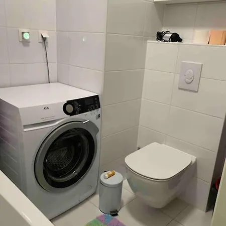 Close To Center Big Terrace Tram Garage Parking Place Fast Wifi Super King Size Bed Grocery 1min Apartment *