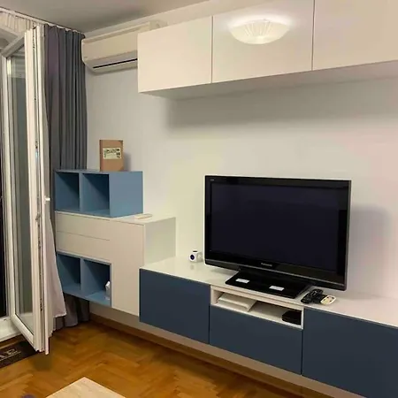 Apartment Close To Center Big Terrace Tram Garage Parking Place Fast Wifi Super King Size Bed Grocery 1min Zagreb