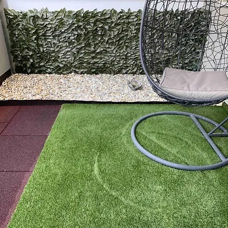 Close To Center Big Terrace Tram Garage Parking Place Fast Wifi Super King Size Bed Grocery 1min Apartment
