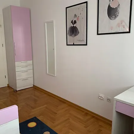 Close To Center Big Terrace Tram Garage Parking Place Fast Wifi Super King Size Bed Grocery 1min *