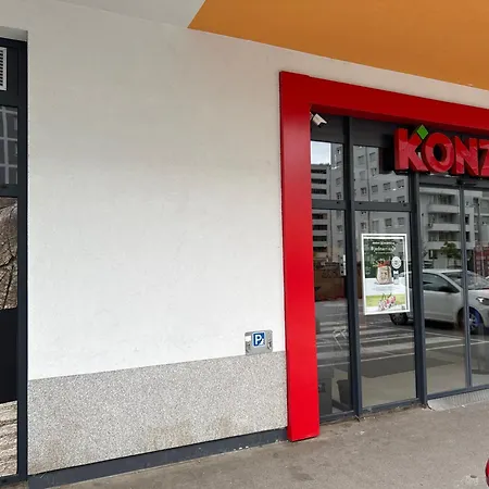 Close To Center Big Terrace Tram Garage Parking Place Fast Wifi Super King Size Bed Grocery 1min Apartment Zagreb